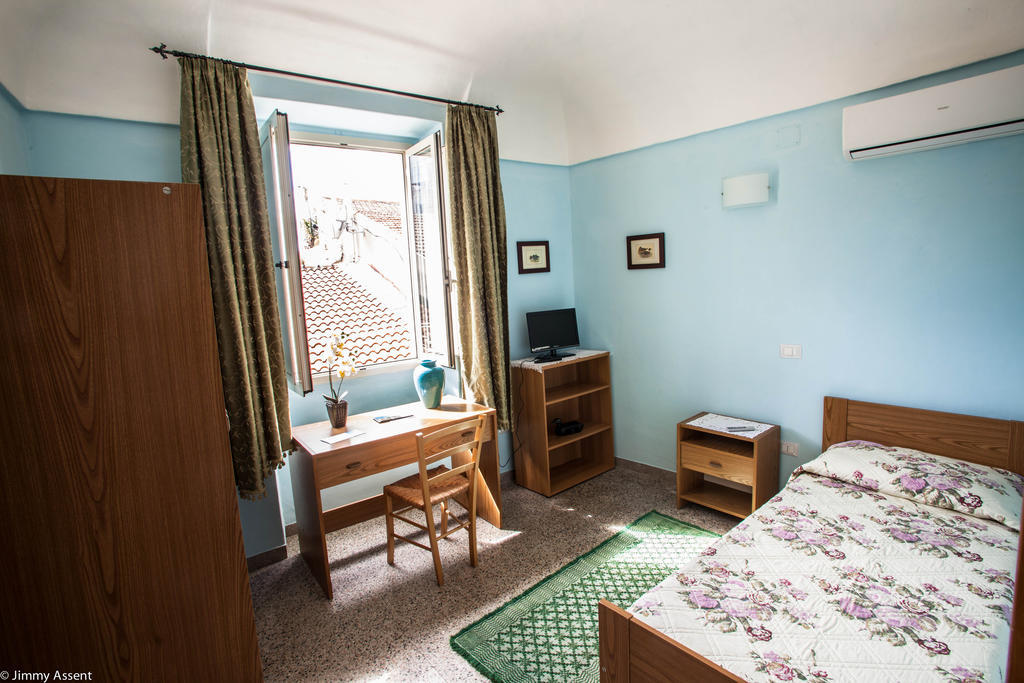 Hotel Sassari-In Pokoj fotografie
